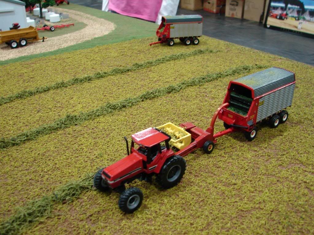 LOTS of Pictures from the 09 Ripon WI Toy Show Toy Farmin' LLC